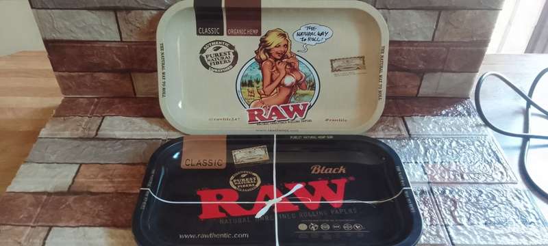 raw rolling trays x 2